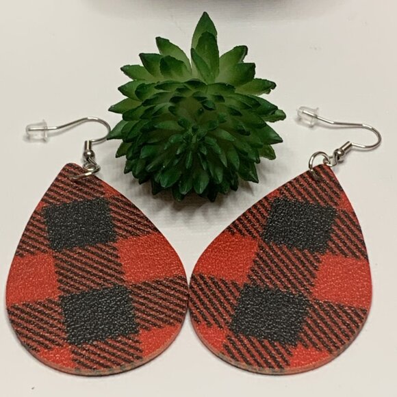 Buffalo Plaid Earring, Plaid Earring, Gift Idea, Valentine's Day Earring, Love - Picture 1 of 5